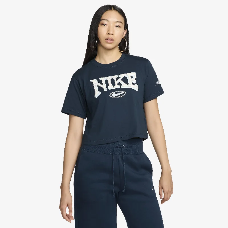  Women's Casual Wear OutfitNIKE | WMN'S SPORTSWEAR LOOSE SHORT-SLEEVE CROPPED T-SHIRT { BLUE