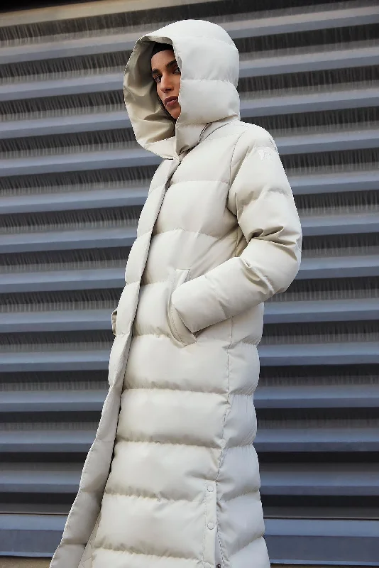  Snag Fabulous Fashion BargainsThe Highland Long Puffer Coat in Light Greige