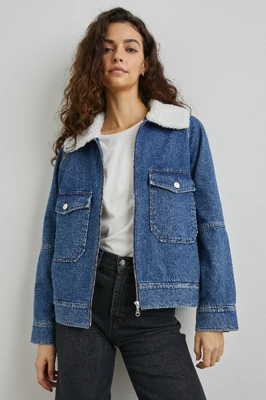  Stylish Women's OutfitCHEYENNE JACKET - INDIGO SHERPA