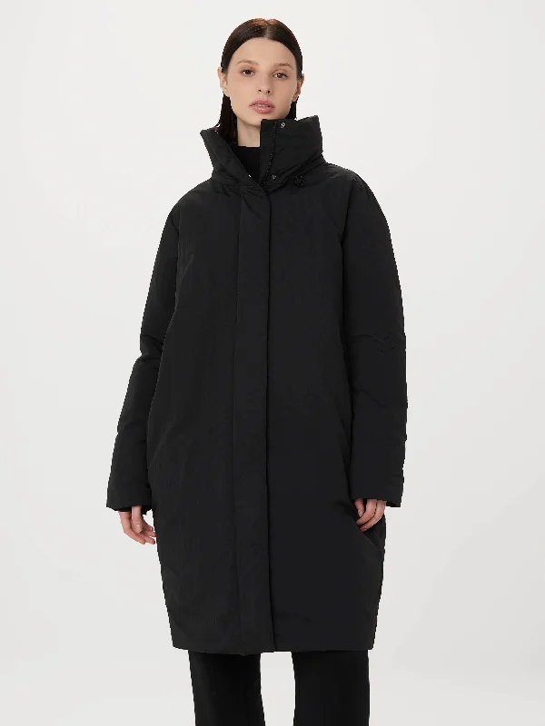  The Latest Fashion TrendsThe Iceland Long Coat in Black